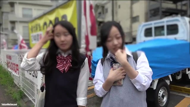 【個人撮影】2人組のJKにおこずかいを出してのパンチラからのエッチ交渉ｗ