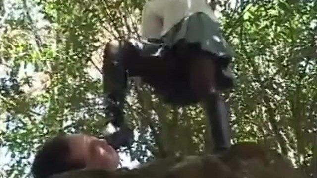 【虐待映像】セーラー服で黒ブーツのJKが変態オヤジを折檻する模様ｗ