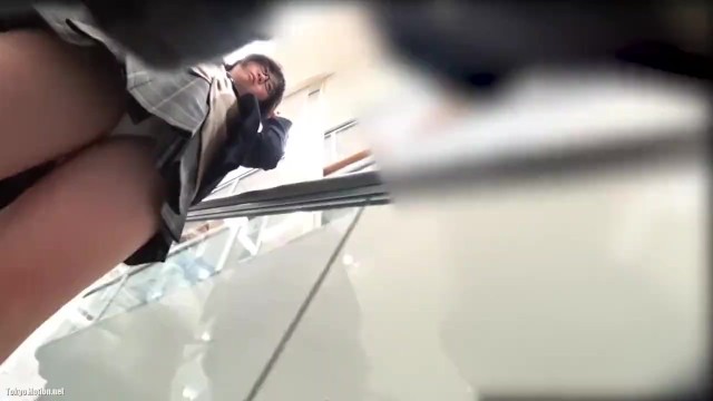 【パンチラ盗撮】一人のJKを徹底的に付け回して撮影したパンチラ集